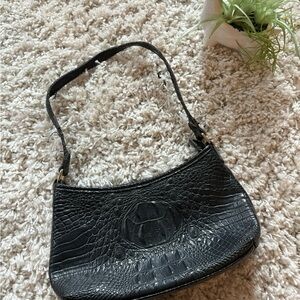 Black leather cute simple shoulder purse bag
Some